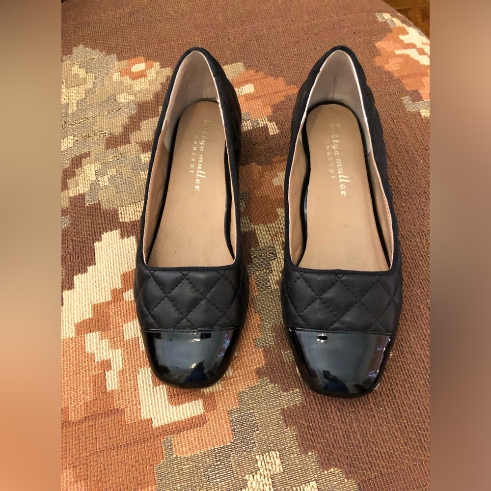 Bettye Muller Concept Quilted Black Leather with Patent Toe and Heel Size 6 EUC
